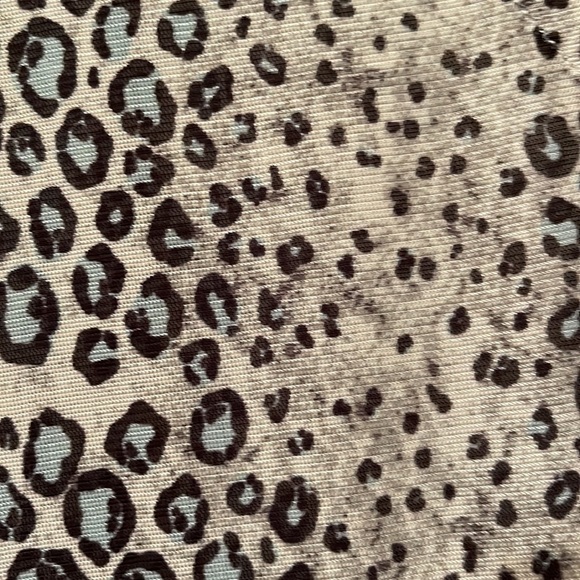 Skye’s the limit V Neck Top with Cascading Ruffle Size Large - Picture 7 of 9